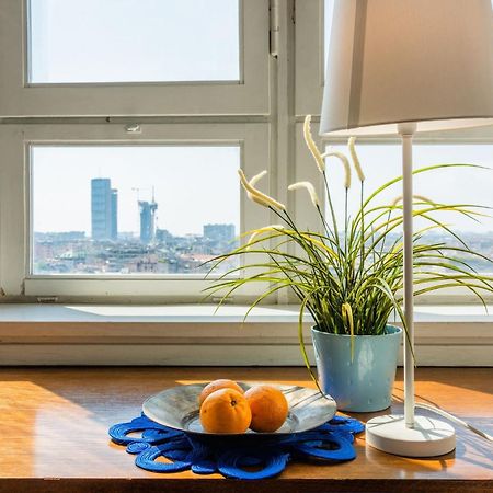 Skyline View Biancamano 1 Bdr With Balcony By Rentopolis Milan Exterior photo