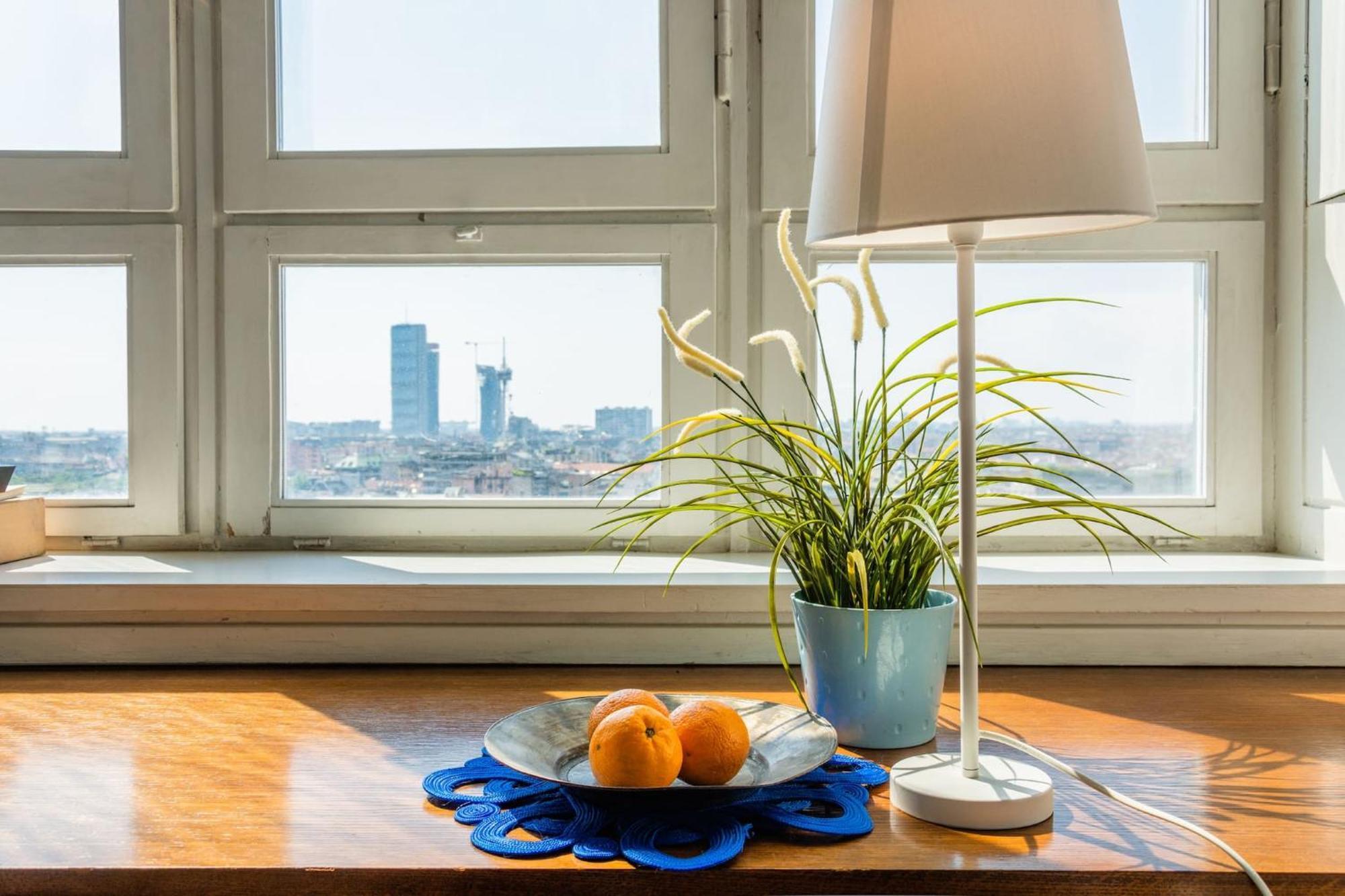 Skyline View Biancamano 1 Bdr With Balcony By Rentopolis Milan Exterior photo