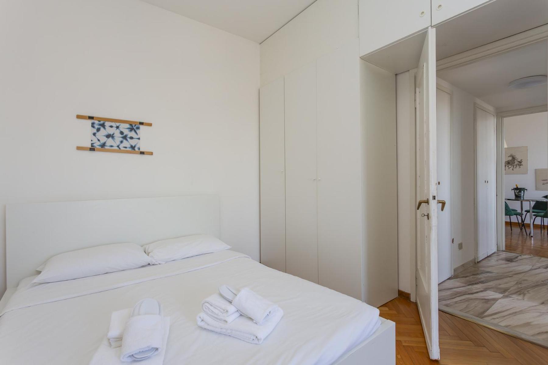 Skyline View Biancamano 1 Bdr With Balcony By Rentopolis Milan Exterior photo