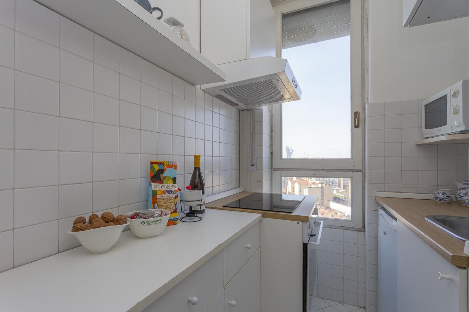 Skyline View Biancamano 1 Bdr With Balcony By Rentopolis Milan Exterior photo
