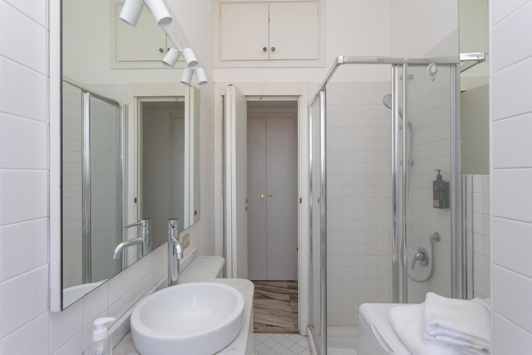 Skyline View Biancamano 1 Bdr With Balcony By Rentopolis Milan Exterior photo