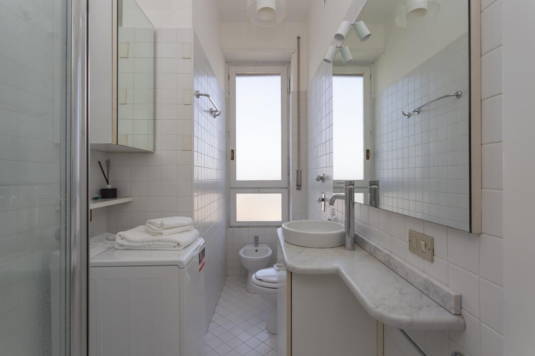 Skyline View Biancamano 1 Bdr With Balcony By Rentopolis Milan Exterior photo